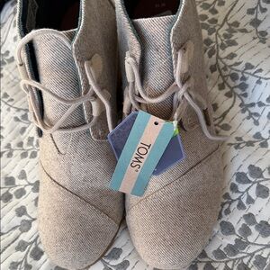 TOMS Beige Heathered Lace-Up Women's Shoes